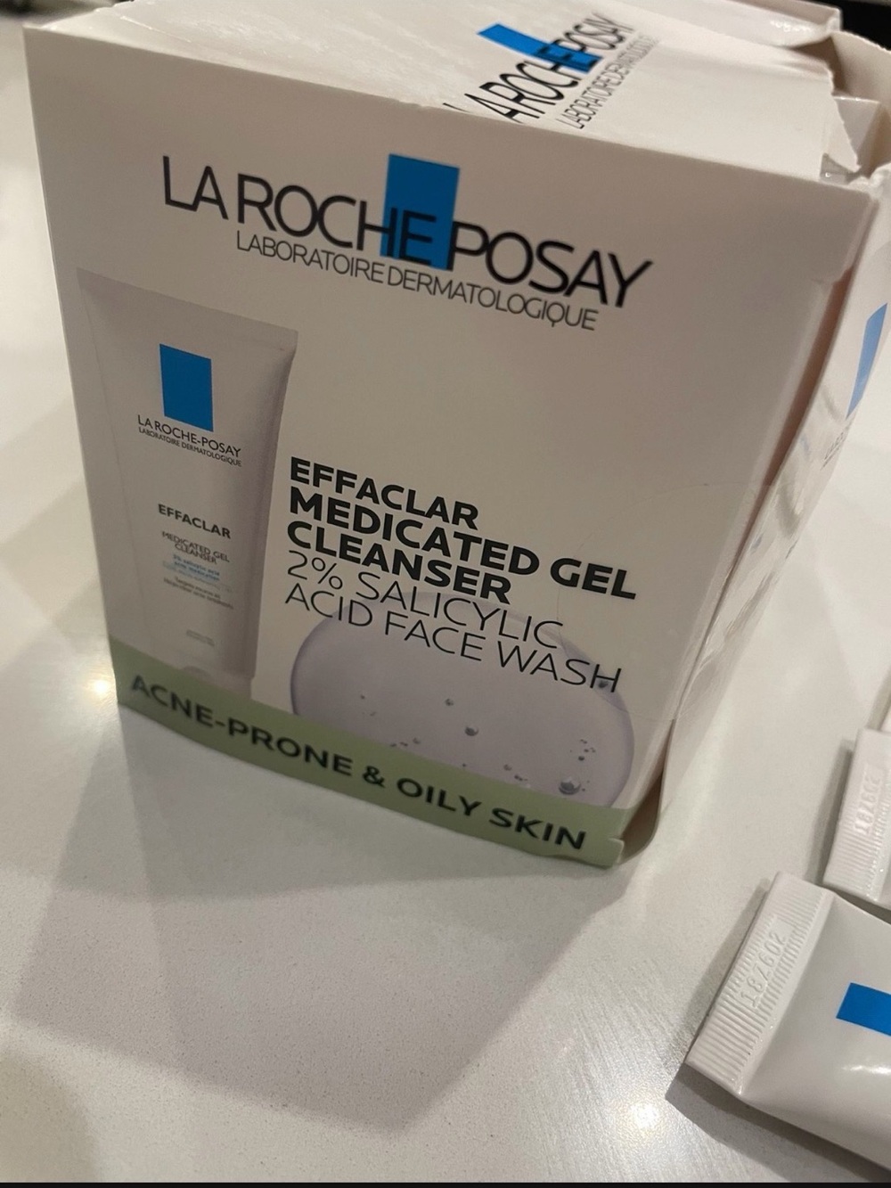 La Roche-Posay Effaclar Medicated Gel Cleanser - White - Picture 2 of 4